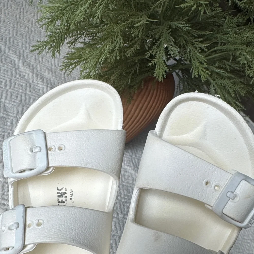 Birkenstock Kids Cream Sandals Size 26